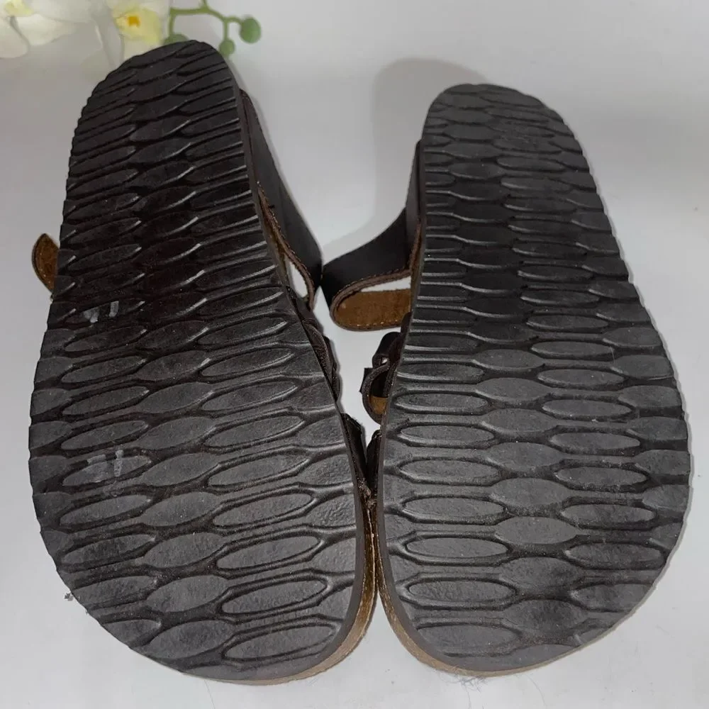 New Cliff by White Mountain Brown Sandals